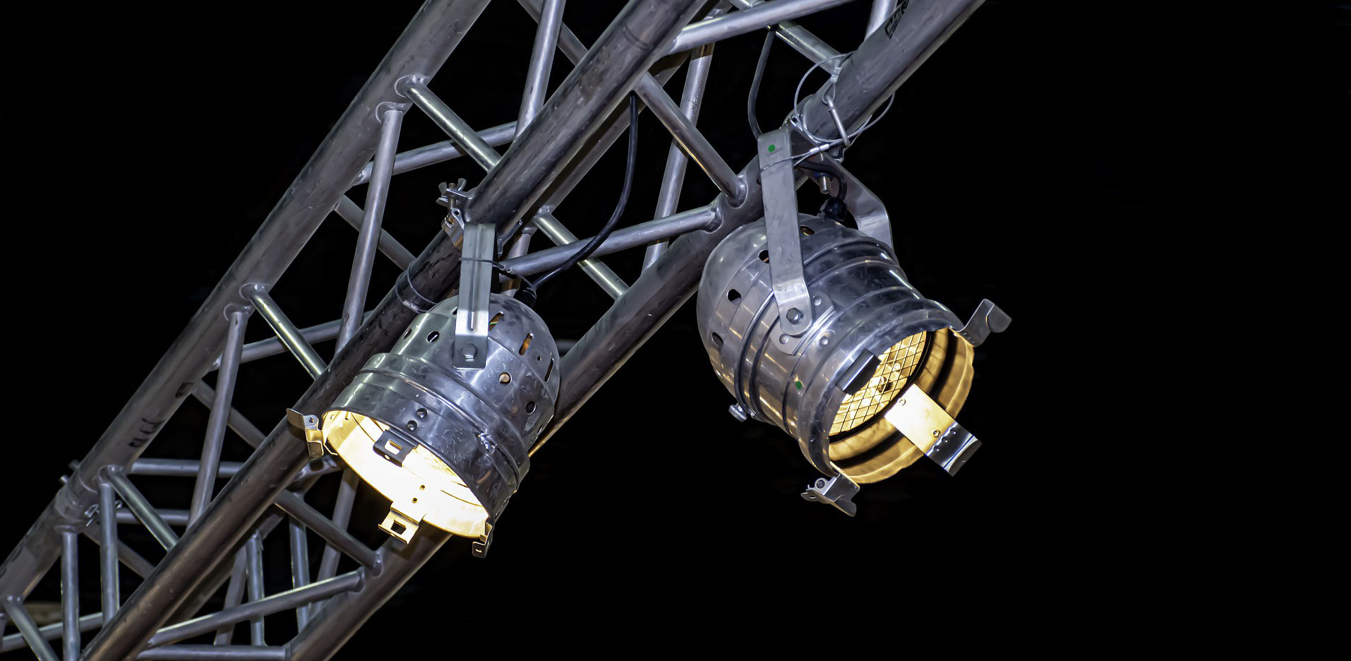 PVD metalizing of lamps, light shades, bodies and components for illumination