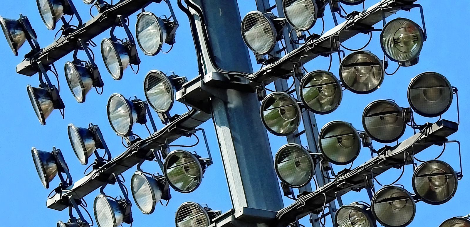 PVD metalizing for lamps and accessories
